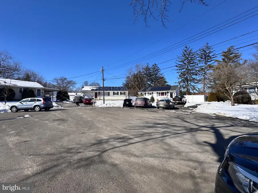 4 Rocky Brook Ct, Hightstown, NJ 08520 - Image #2