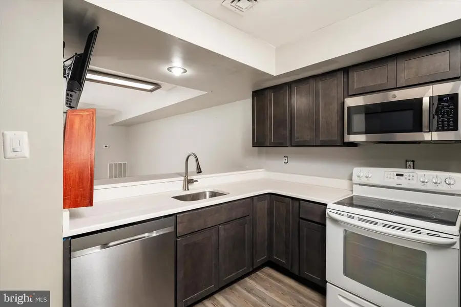 76 Pinewood Dr, Hamilton, NJ 08690 - #2