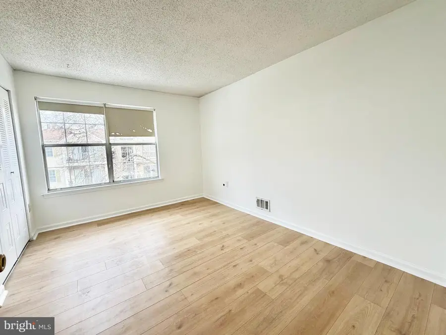 6 Holly Ct, Hamilton, NJ 08619 - #3