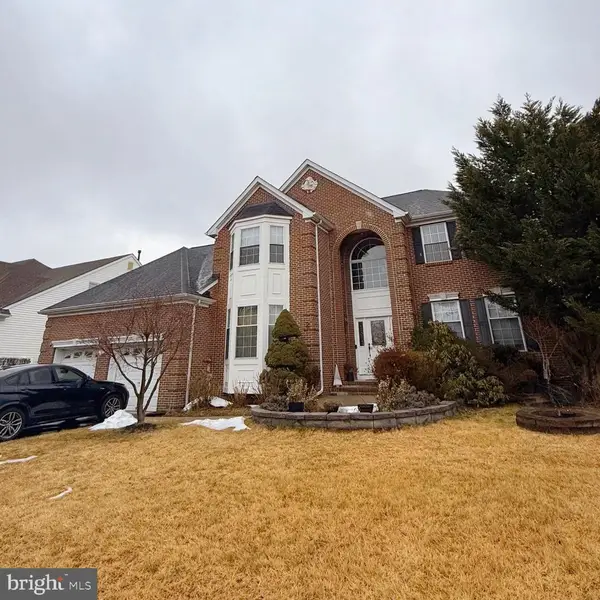 2 Carriage Ct, EAST WINDSOR, NJ 08520