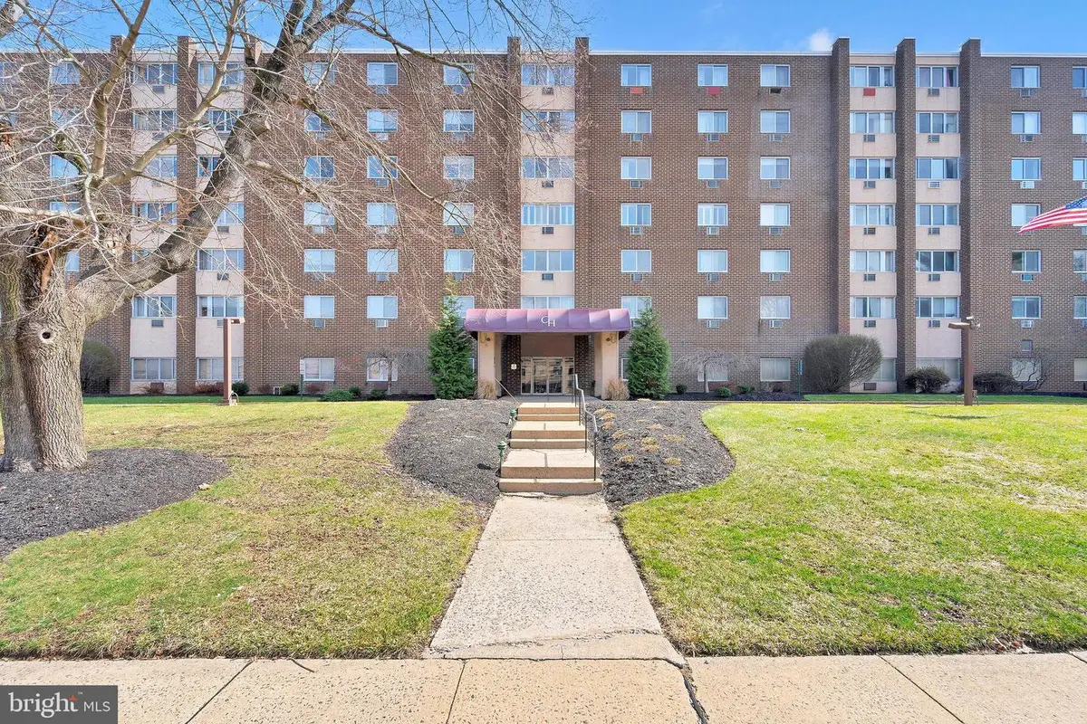 860 Lower Ferry Rd #6 M, Ewing, NJ 08628 - #1