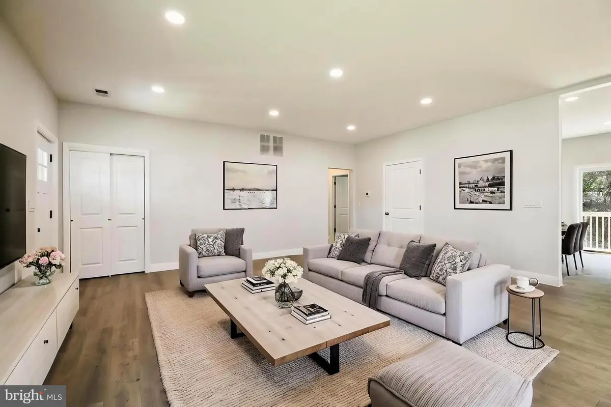 209 Parkinson Ave, Hamilton, NJ 08610 - #1