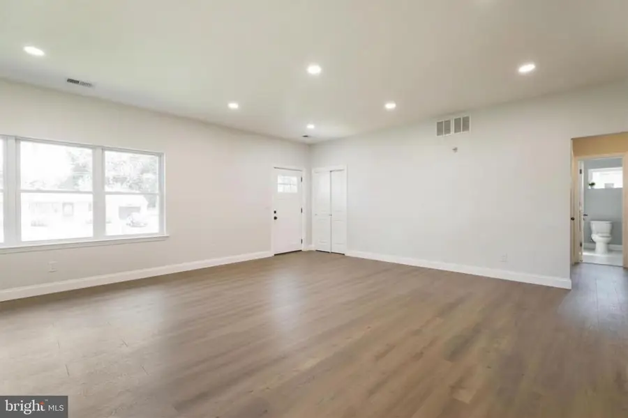 209 Parkinson Ave, Hamilton, NJ 08610 - #3