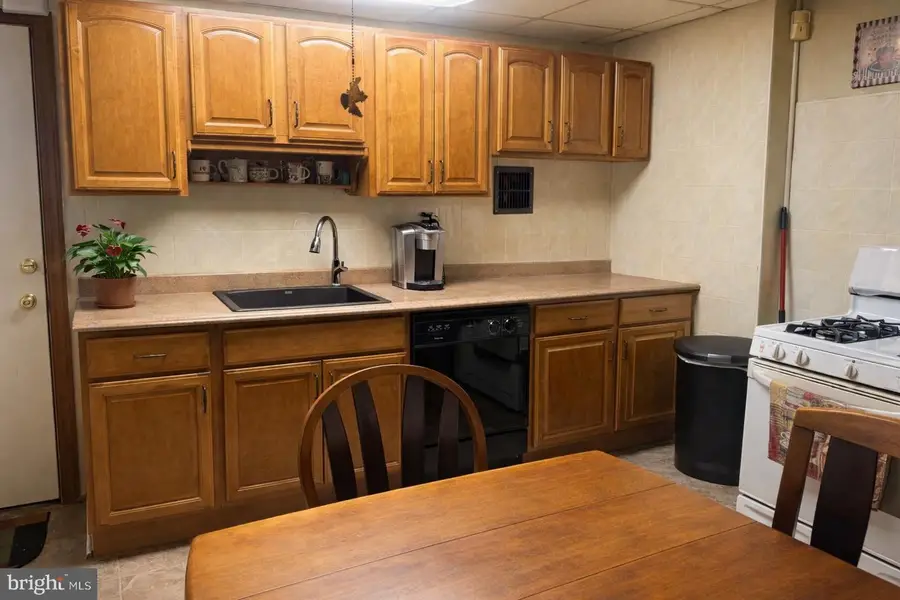 1553 Chambers St, Trenton, NJ 08610 - #2