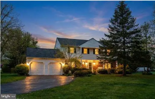 2 Wickham Ln, EAST WINDSOR, NJ 08520