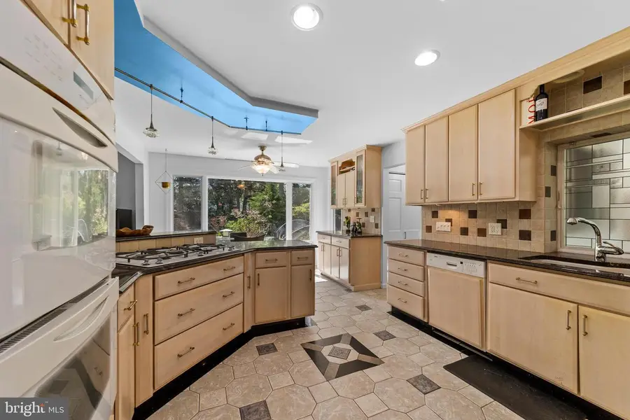 8 Locke Ct, Ewing, NJ 08628 - #3