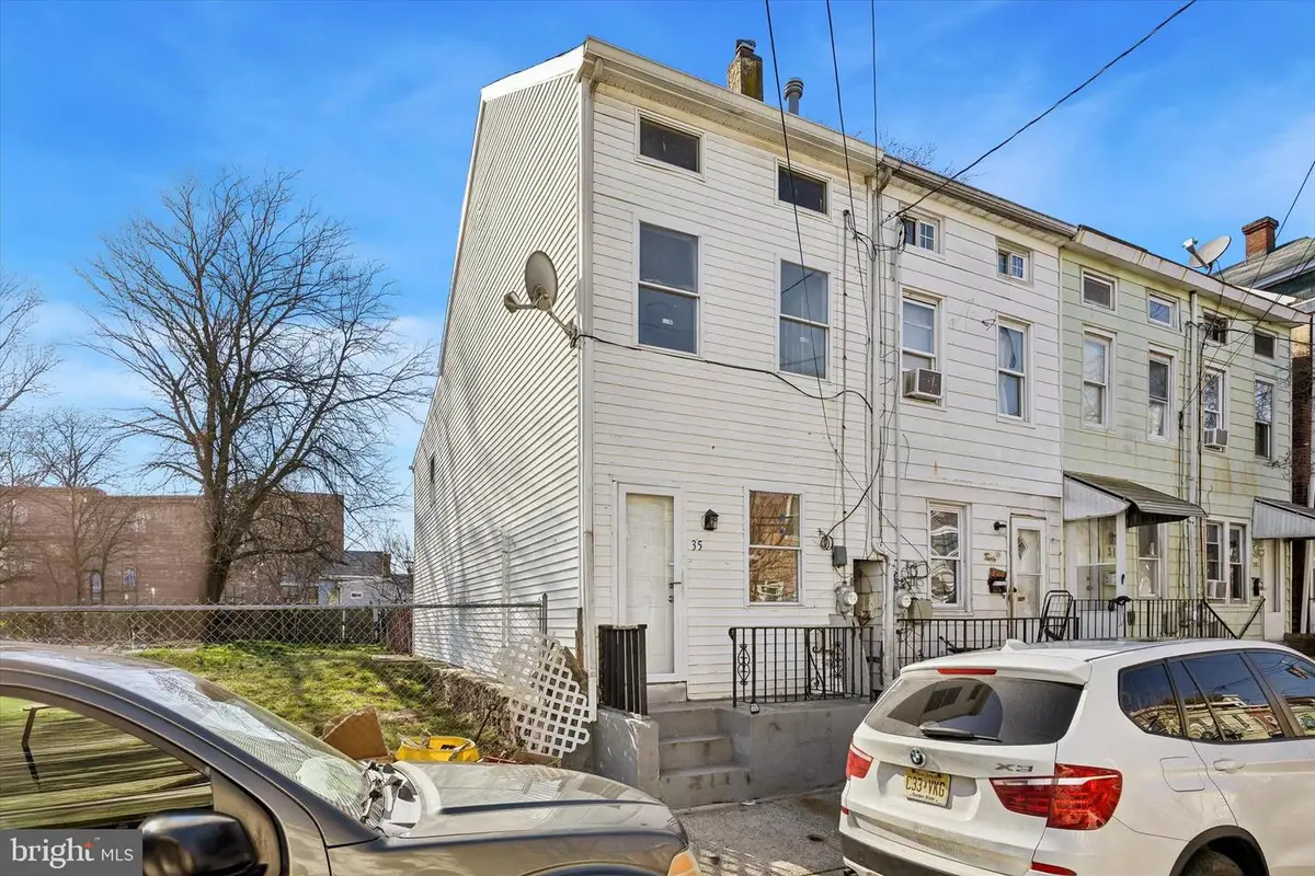 35 Jersey St, Trenton, NJ 08611 - #1