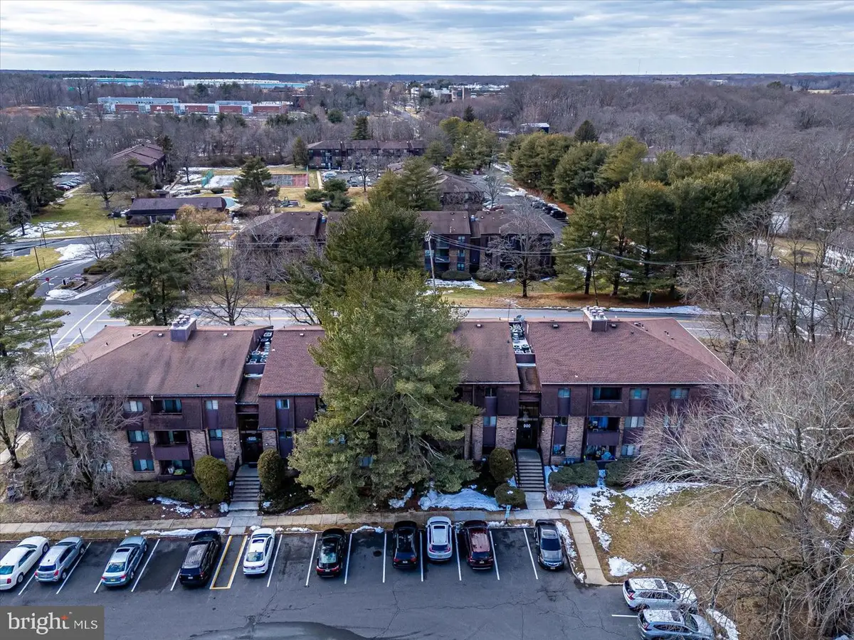 934 Wood Mill Dr, East Windsor, NJ 08512 - #1