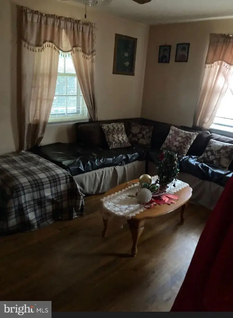 52 Caroline Ave, Hamilton, NJ 08610 - #2