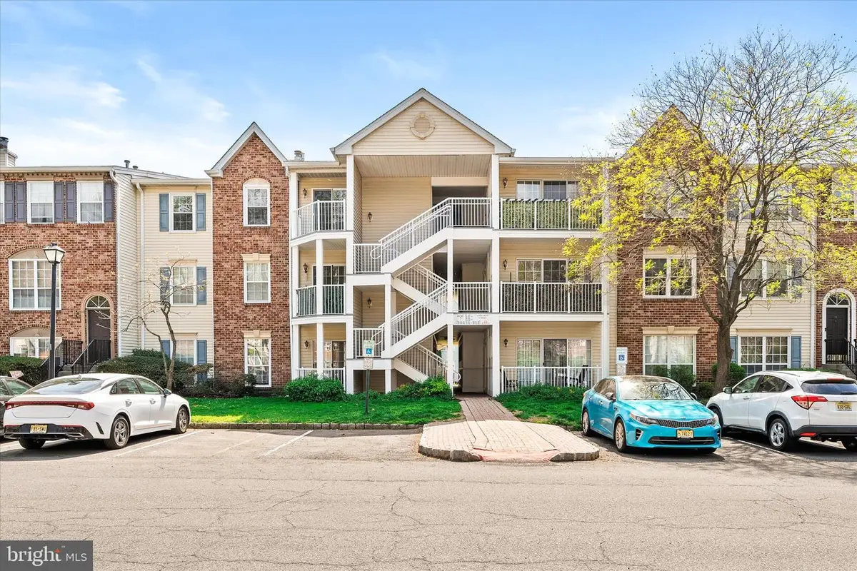 41 Cheverny Ct, Hamilton, NJ 08619 - #1