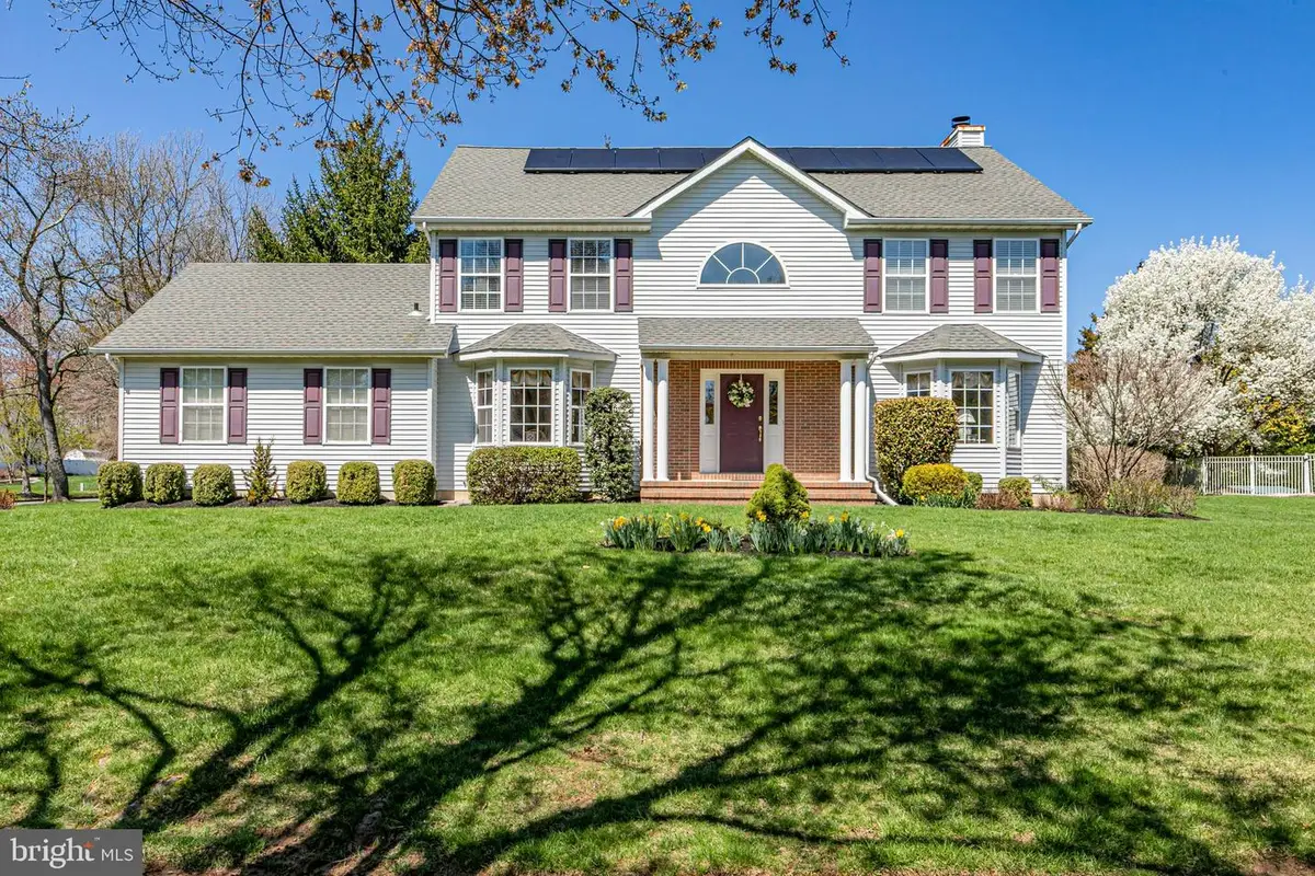 8 Poinsett Dr, Lawrence, NJ 08648 - #1