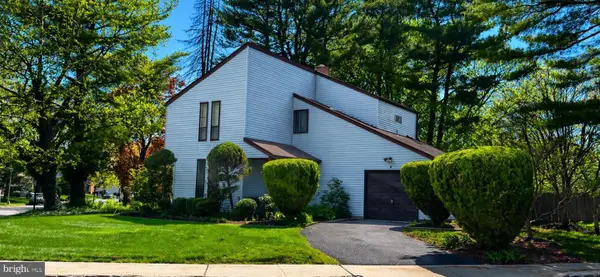 4 Robertson Rd, EAST WINDSOR, NJ 08520