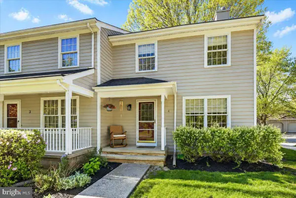 4 Eaton Ct, HOPEWELL, NJ 08525