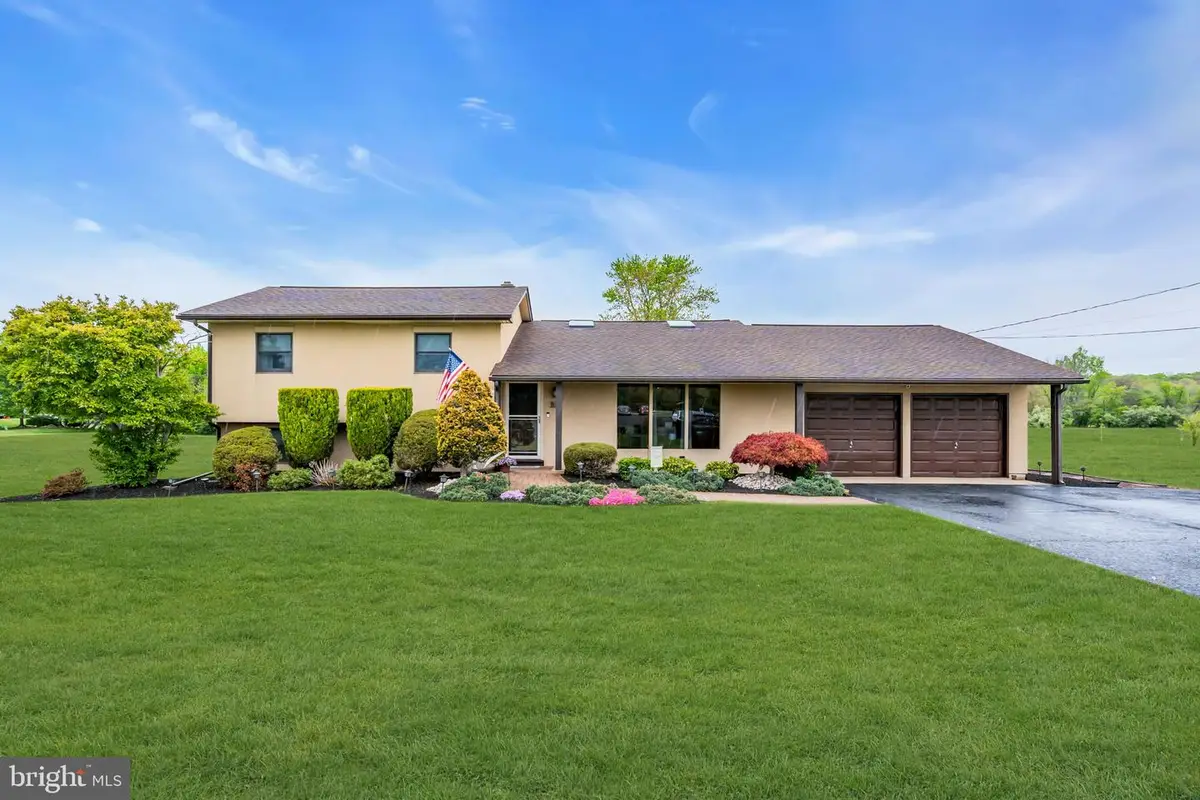 81 Sharon Rd, Robbinsville, NJ 08691 - #1
