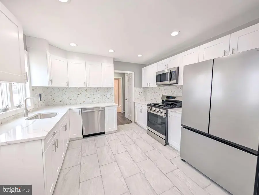 12 Godfrey Dr, Hamilton, NJ 08610 - #3
