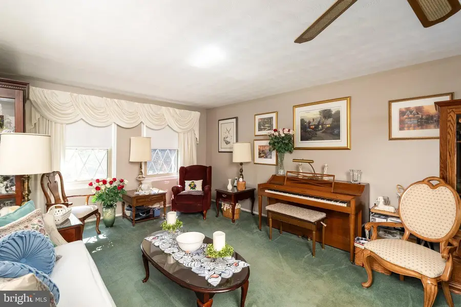 8 Heritage Way, Lawrence, NJ 08648 - #2