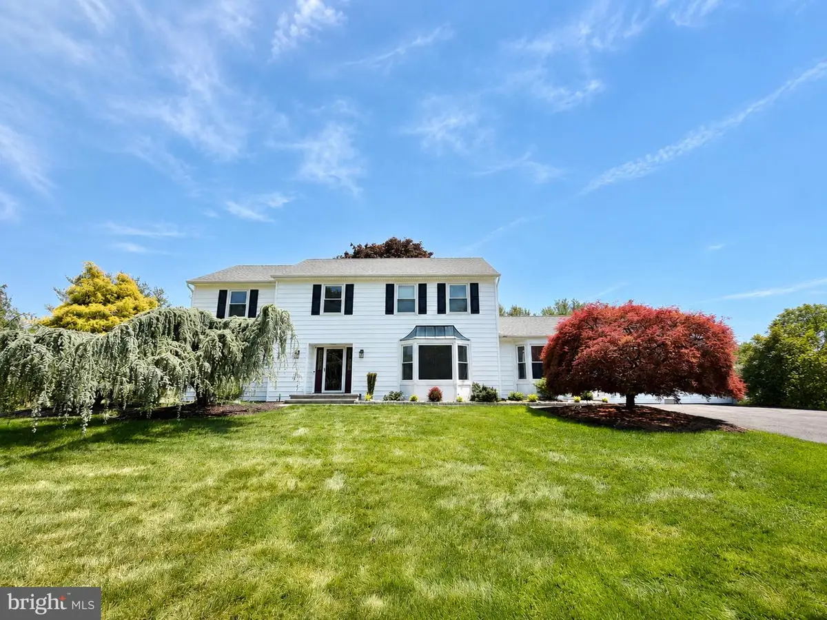 15 Greenfield Dr N, Princeton Junction, NJ 08550 - #1