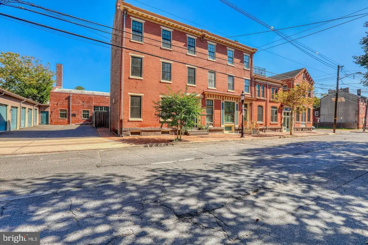 242 Centre St #3, Trenton, NJ 08611 - #1