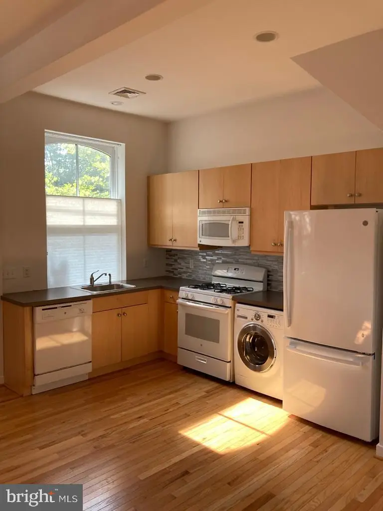 242 Centre St #3, Trenton, NJ 08611 - #2