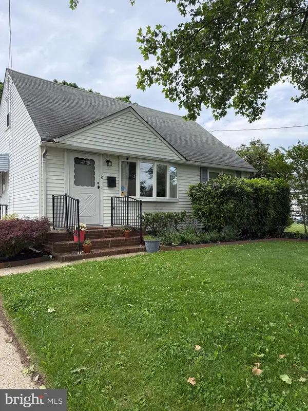 8 Benson La, HAMILTON, NJ 08610