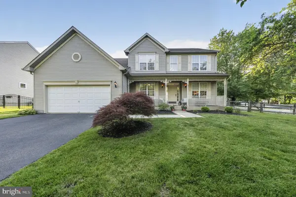 2 Stonehedge Dr, EAST WINDSOR, NJ 08520