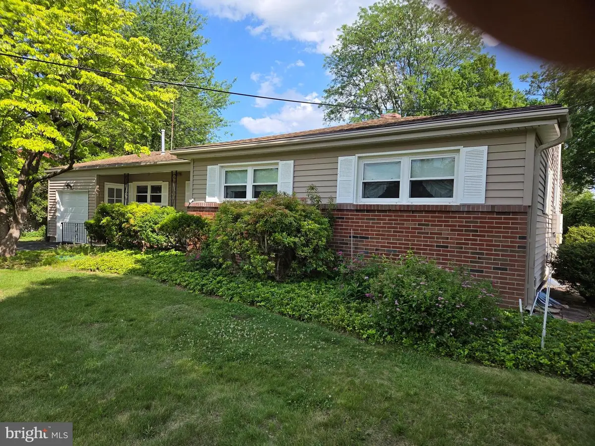 107 Upper Ferry Rd, Ewing, NJ 08628 - #1