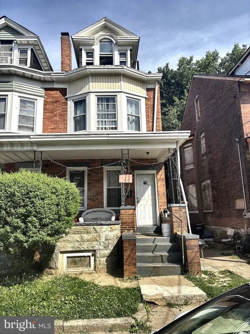 131 Hoffman Ave, Trenton, NJ 08618 - #1