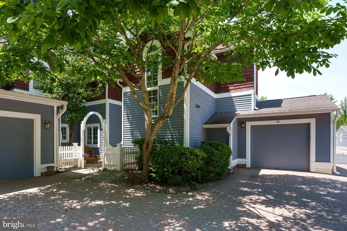 13 Railroad Pl, Pennington, NJ 08534 - #1