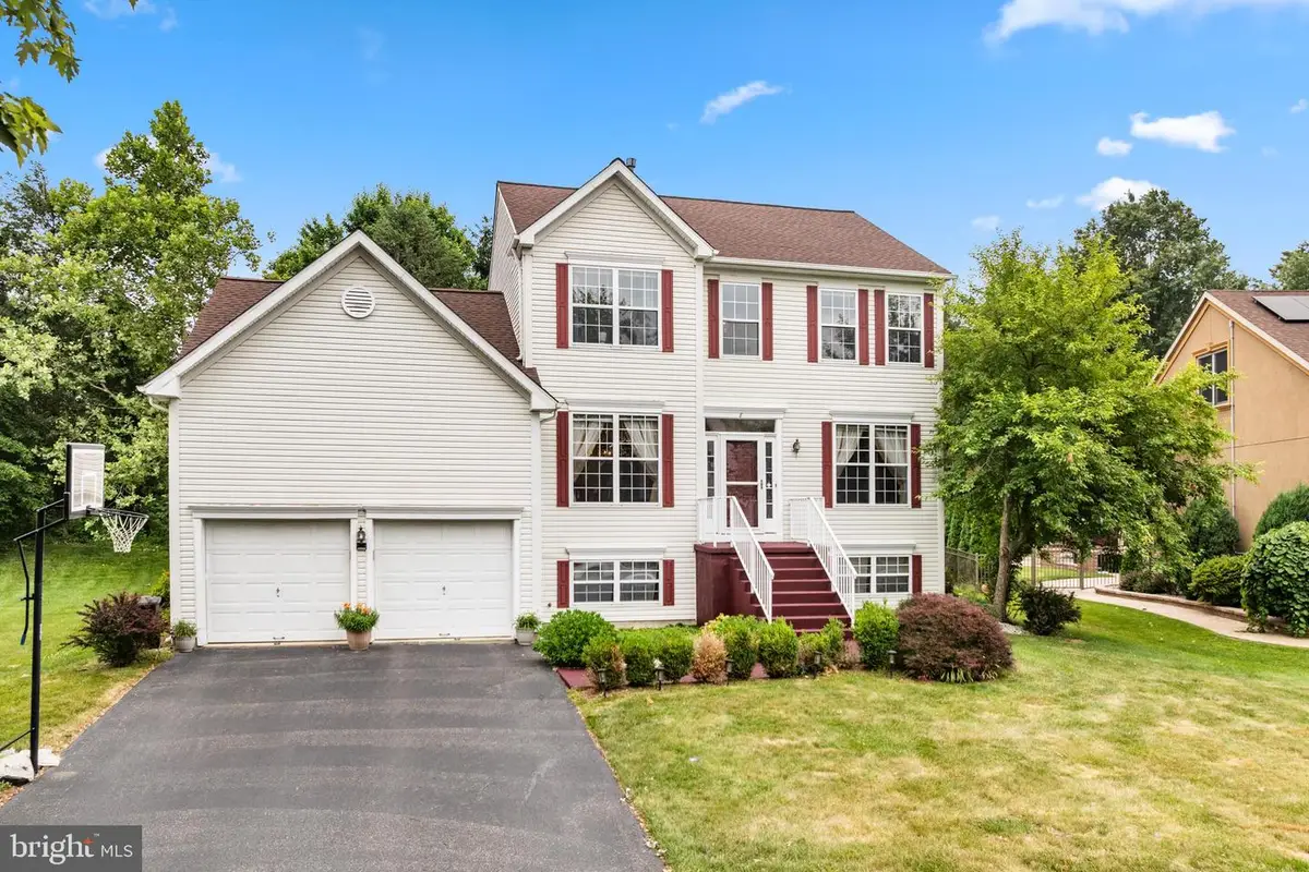 8 Kingsley Ct, East Windsor, NJ 08520 - #1