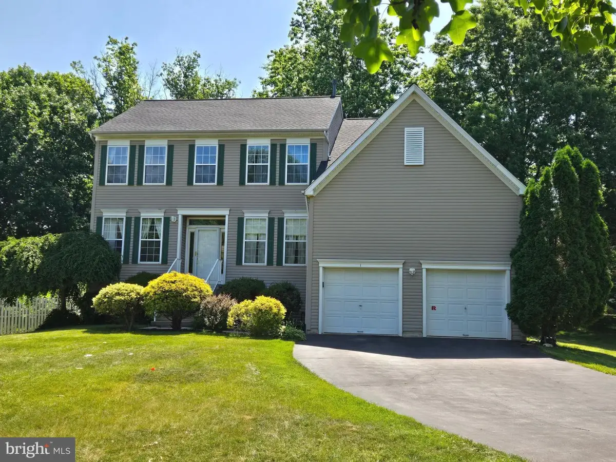 1 Warwick Pl, East Windsor, NJ 08520 - #1