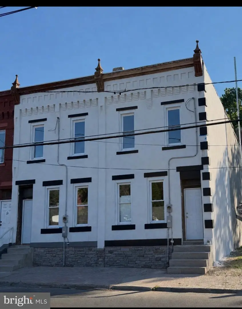 33 Chambers St, Trenton, NJ 08609 - #1