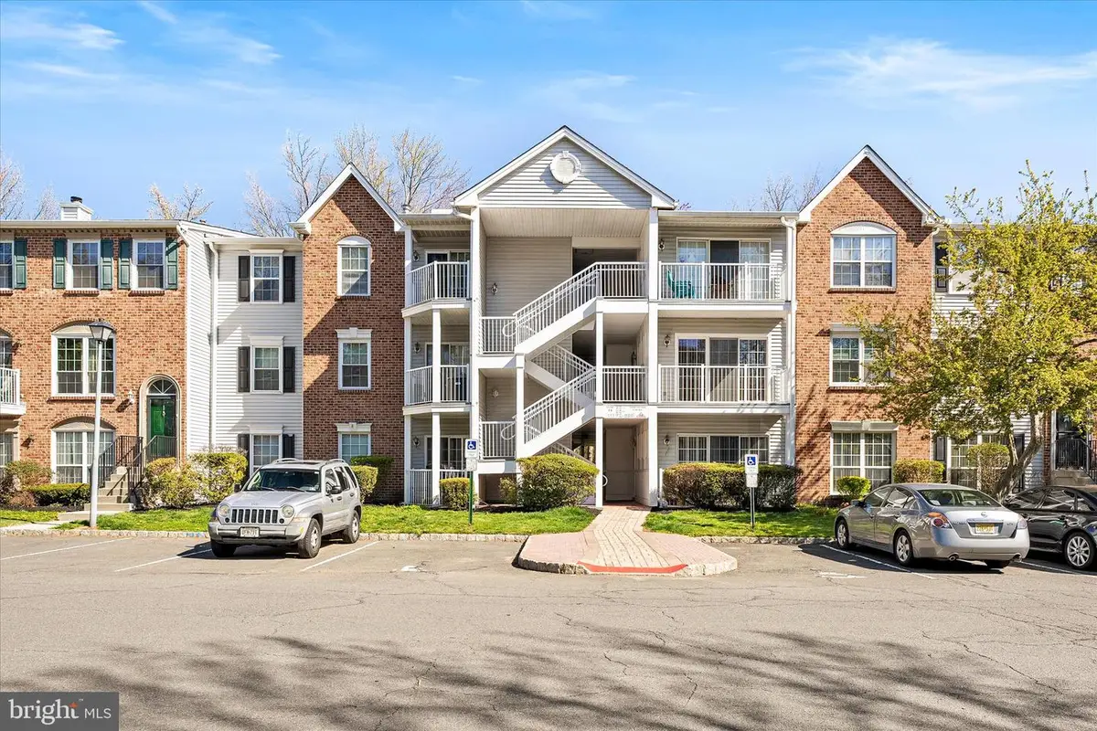 18 Versailles Ct, Hamilton, NJ 08619 - #1