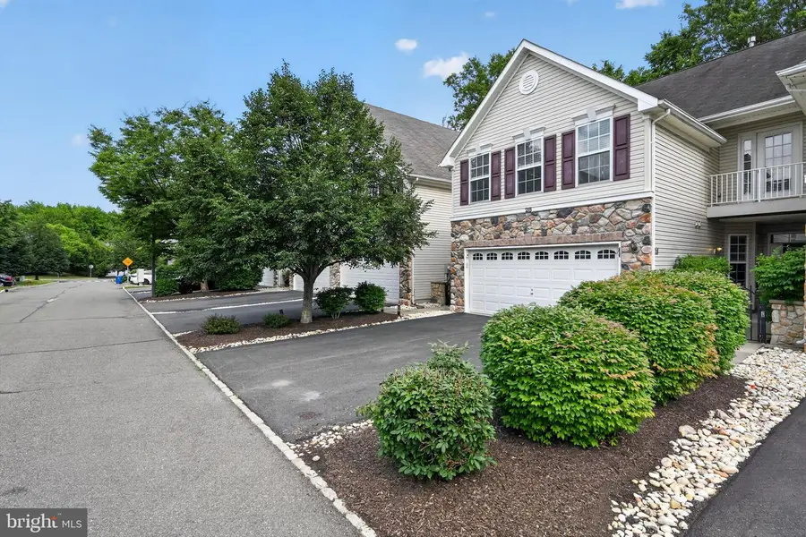 28 Sutton Ct, Pennington, NJ 08534 - #2