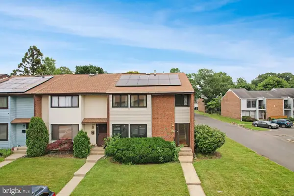 17 Dennison Dr, EAST WINDSOR, NJ 08520