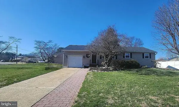4 Running Brook Rd W, EWING, NJ 08638