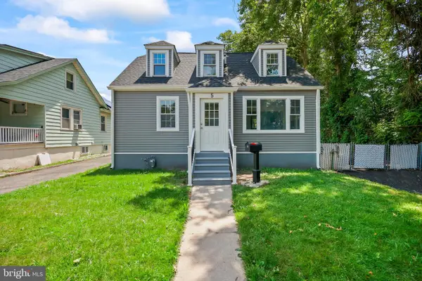 5 Monument Ave, HAMILTON, NJ 08619