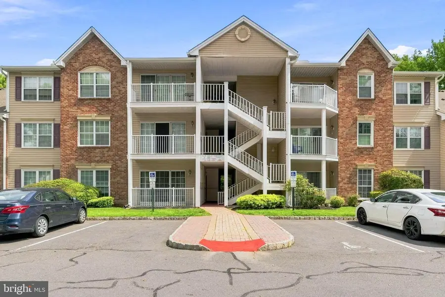 85 Cheverny Ct, Hamilton, NJ 08619 - #3