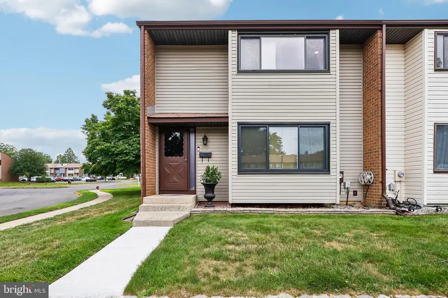 885 Jamestown, East Windsor, NJ 08520 - #2