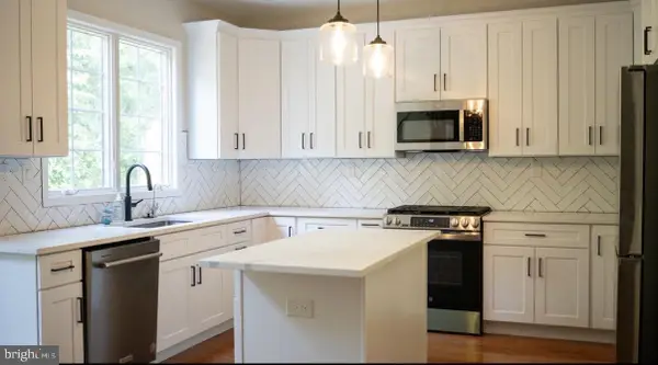 24 Devonshire Dr, WEST WINDSOR, NJ 08540