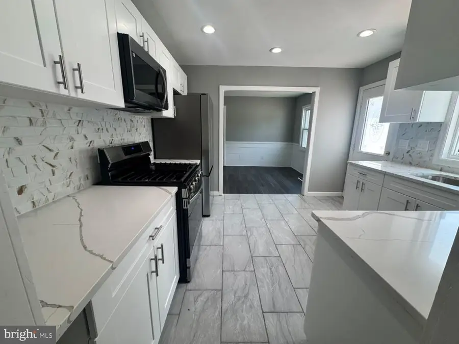 12 Godfrey Dr, Hamilton, NJ 08610 - #2
