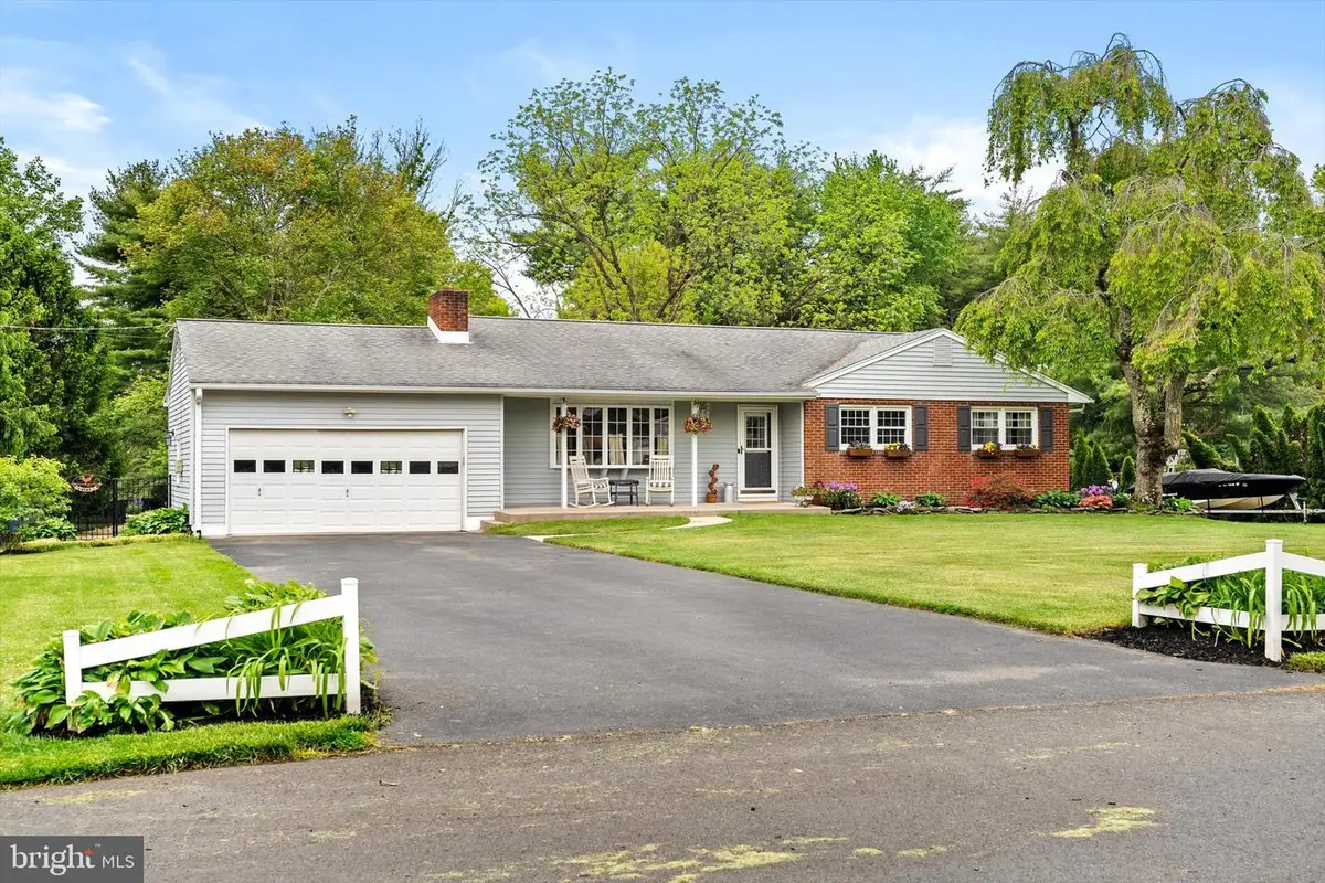 20 Winterset Dr, Robbinsville, NJ 08690 - #1