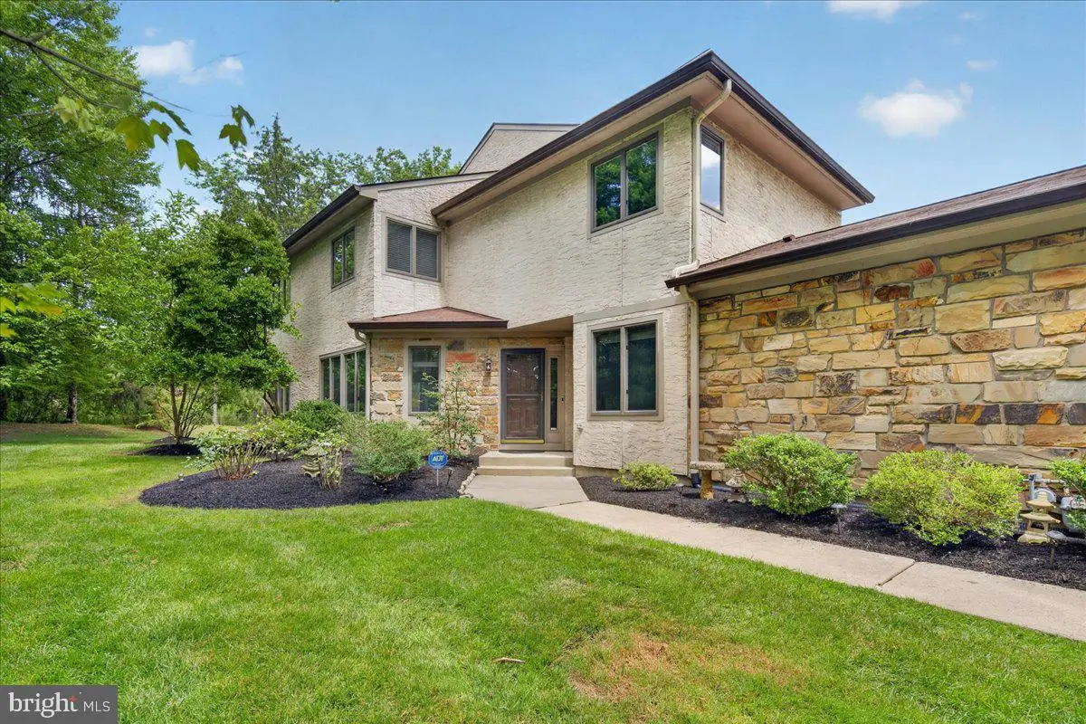 81 Woodmont Dr, Trenton, NJ 08648 - #1
