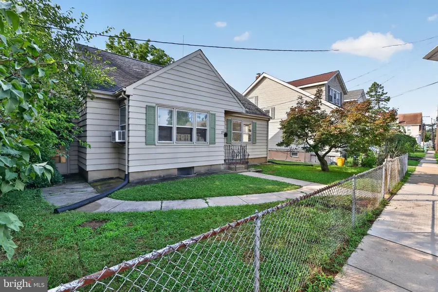 35 Beal St, Hamilton, NJ 08610 - #2