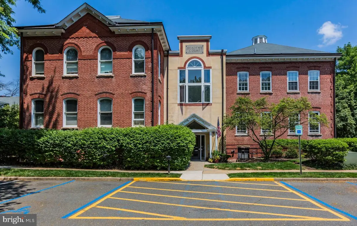 5 Academy Ct, Pennington, NJ 08534 - #1