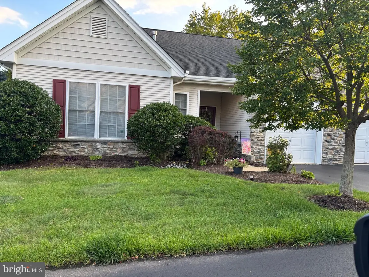1 Goldfinch Dr, Hamilton, NJ 08690 - #1