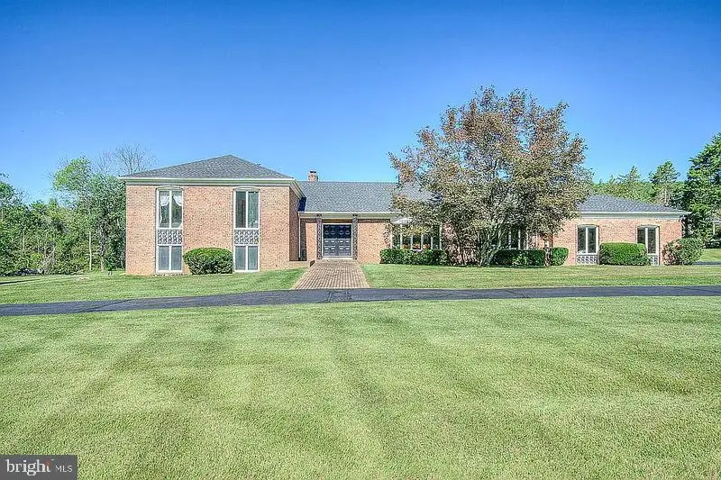 48 Fiddlers Creek Rd, Titusville, NJ 08560 - #1