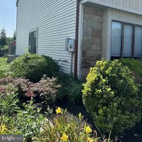 24 Topaz Ln, Hamilton, NJ 08690 - #2