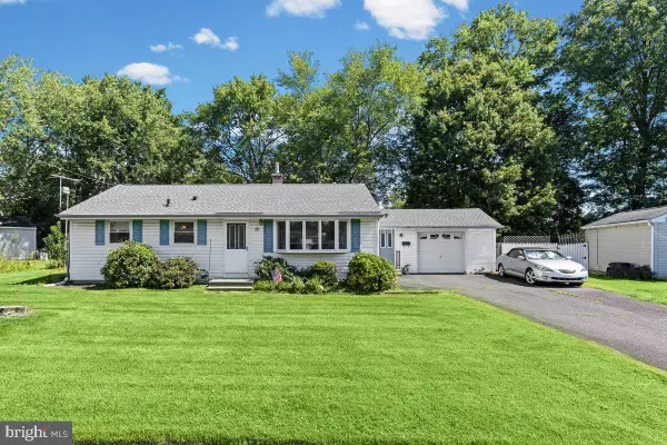 18 Jean Dr, HAMILTON, NJ 08690