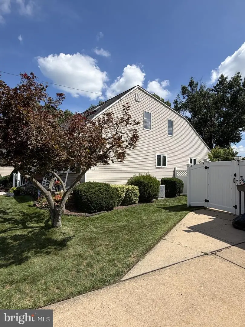 27 Sycamore Way, Hamilton, NJ 08690 - #2