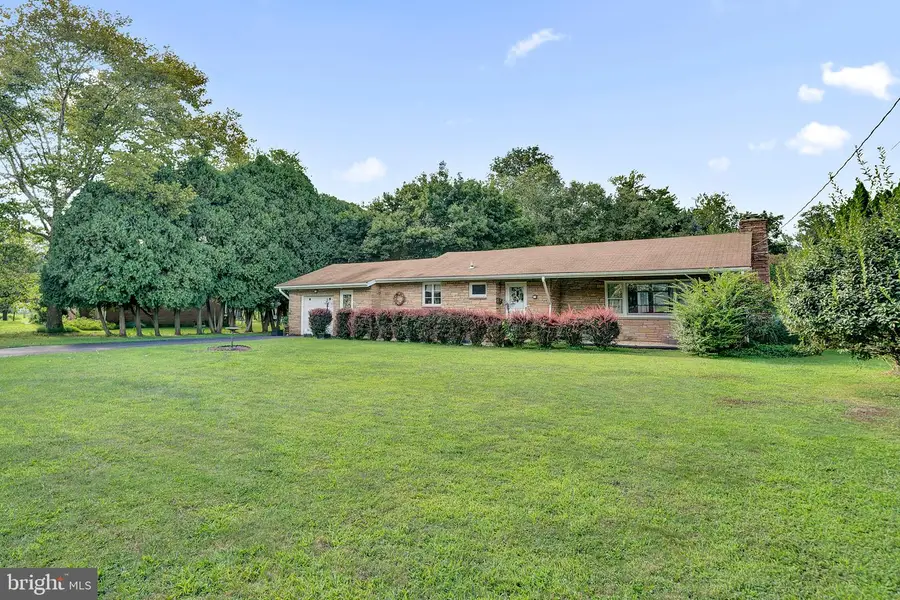 18 Diane Dr, Ewing, NJ 08628 - #3